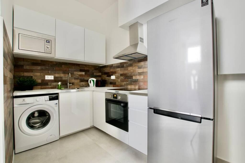 Premium Apartment By Hi5 - Central 3 Bedroom บูดาเปสต์ ภายนอก รูปภาพ