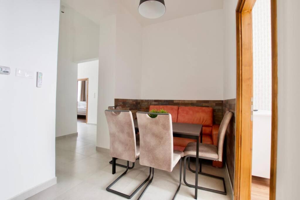 Premium Apartment By Hi5 - Central 3 Bedroom บูดาเปสต์ ภายนอก รูปภาพ