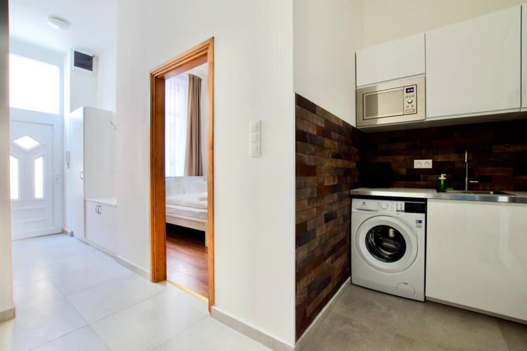 Premium Apartment By Hi5 - Central 3 Bedroom บูดาเปสต์ ภายนอก รูปภาพ