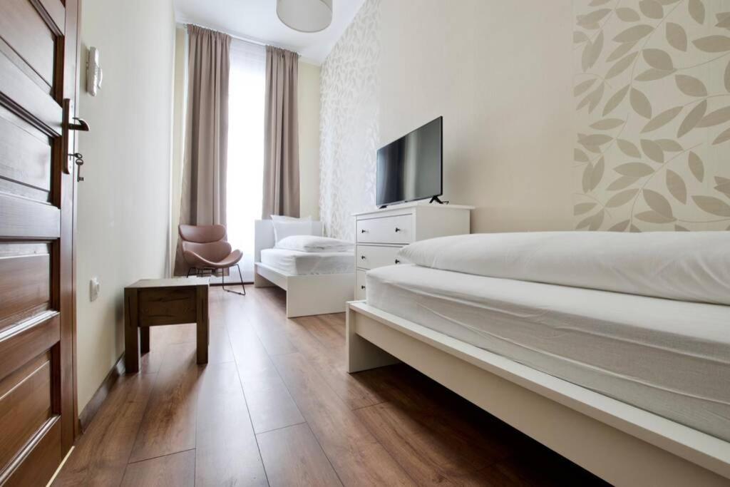Premium Apartment By Hi5 - Central 3 Bedroom บูดาเปสต์ ภายนอก รูปภาพ